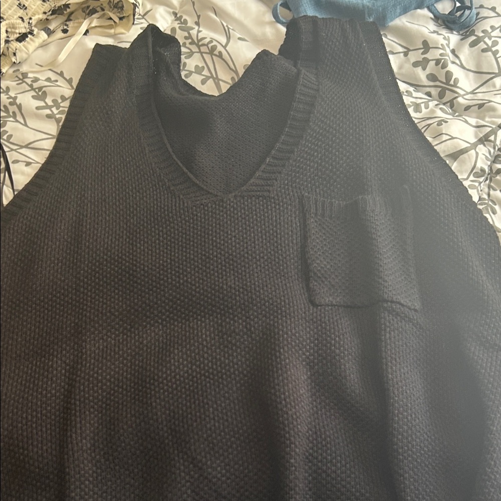 SHEIN Black Sleeveless Sweater Vest